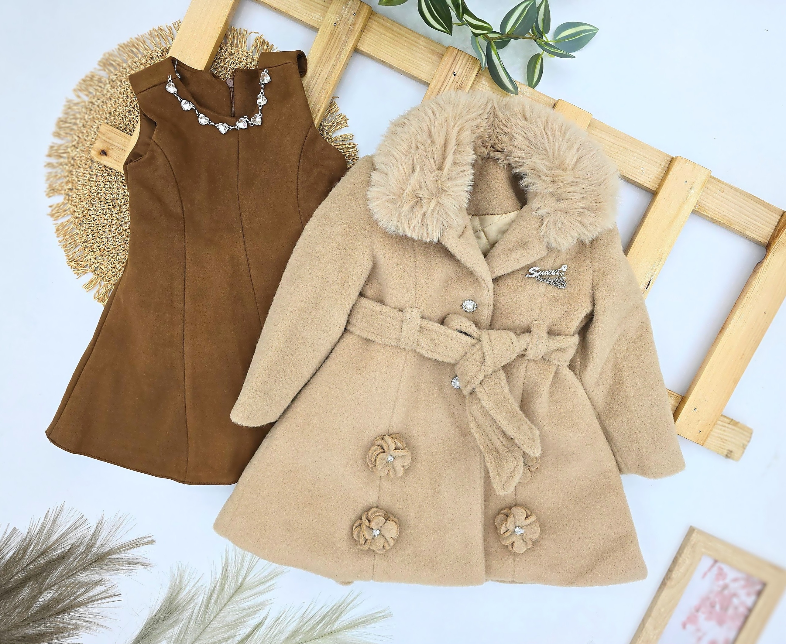 Lux komplet – kaput sa krznom i haljinica za devojčice