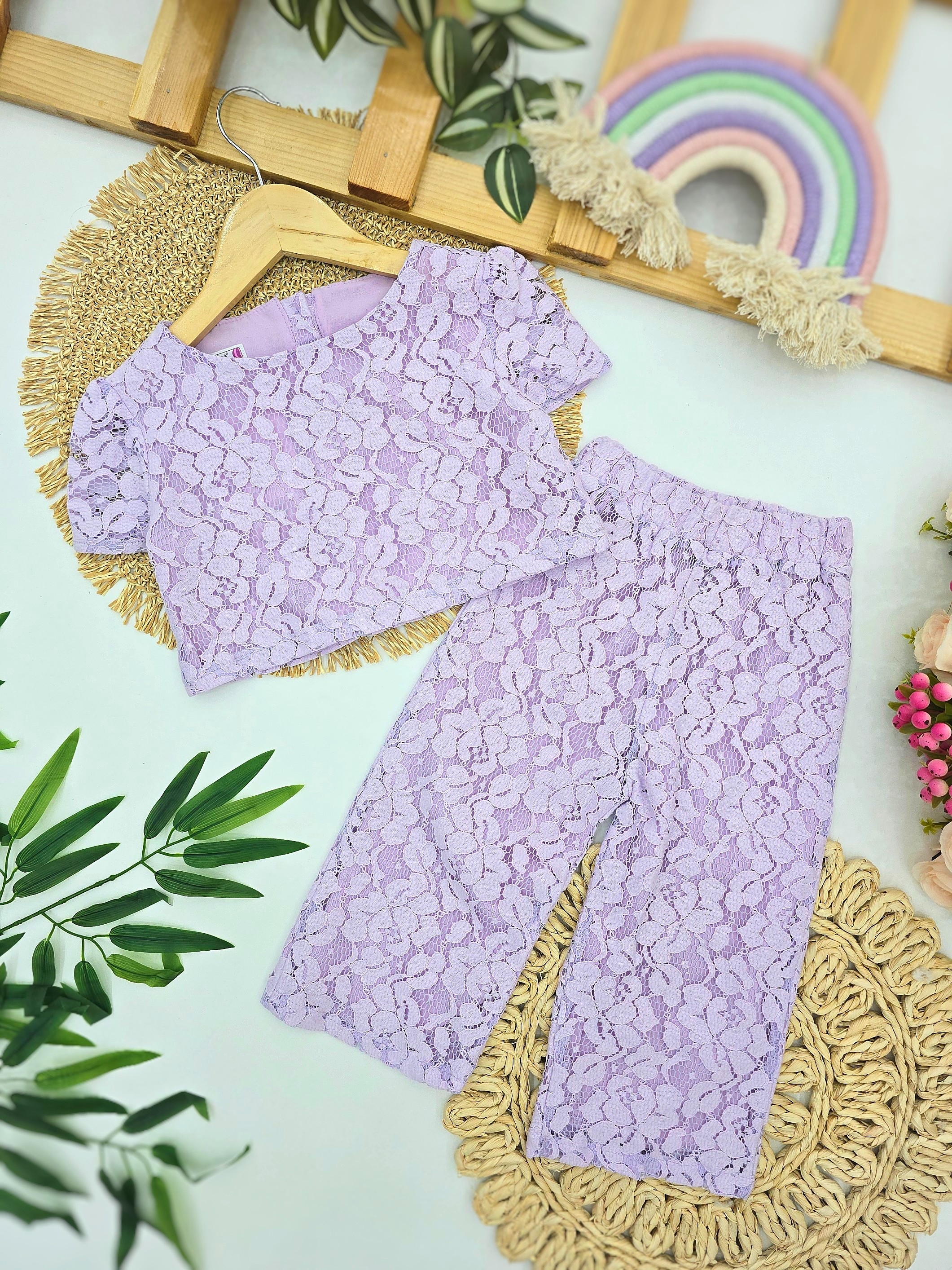 Elegantni čipkani set za devojčice – top i pantalone