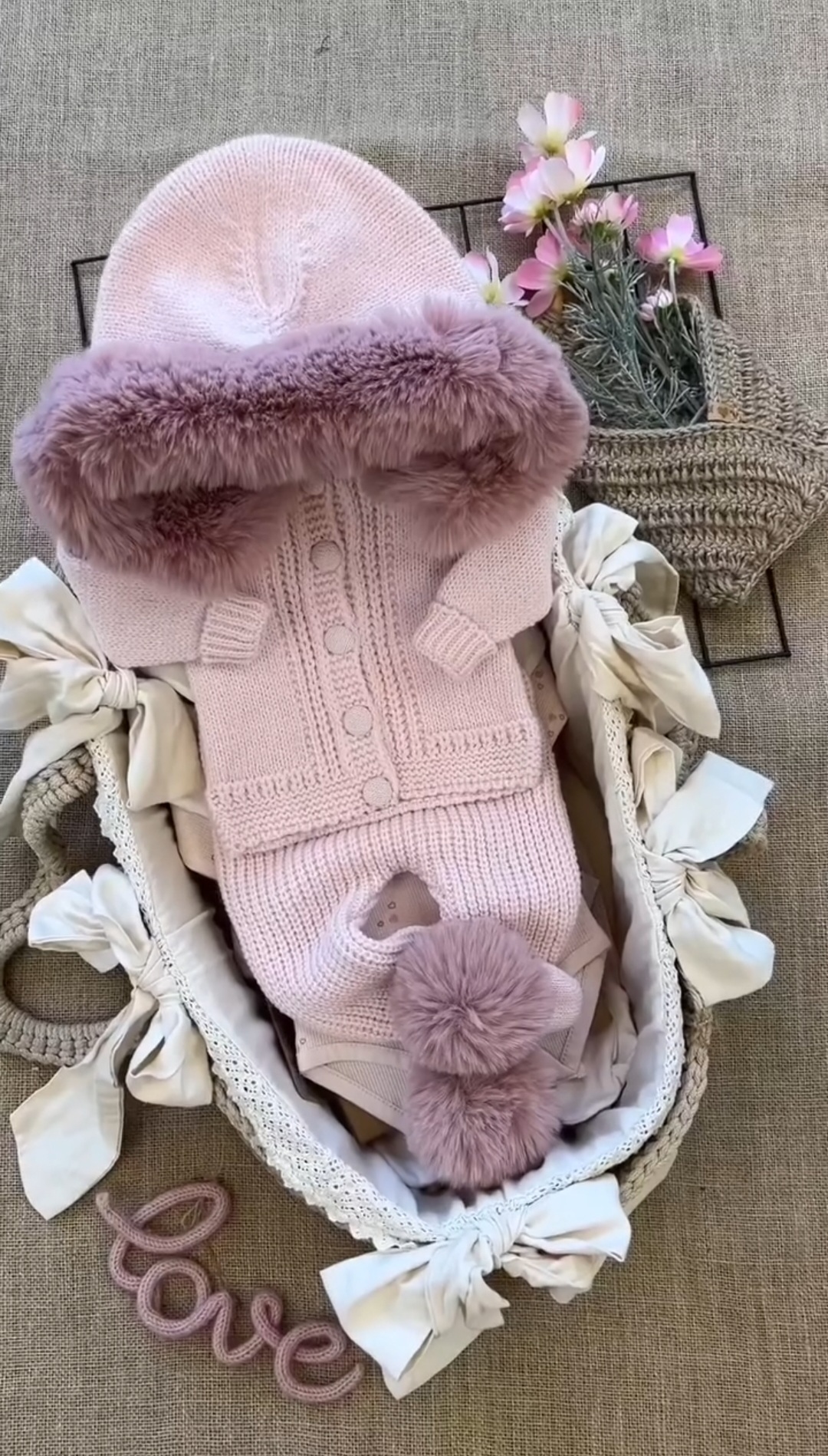 Nipperland pleteni komplet za bebe – Jaknica, pantalone i bodi od prirodnih materijala