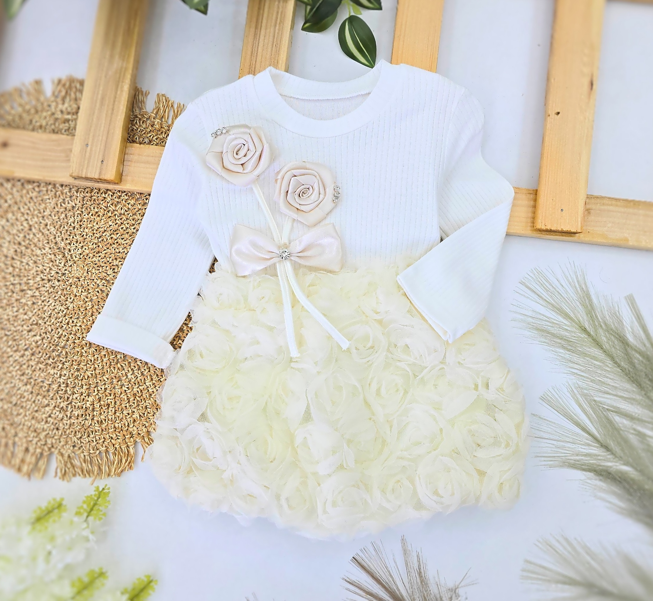 Svečani komplet za devojčice – bluza i suknjica sa 3D ružama