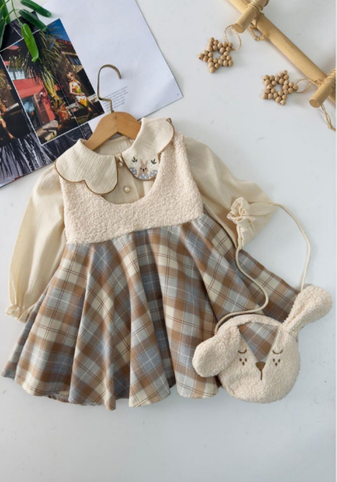 Bež elegantni komplet za devojčice – košulja, karirana haljina i torbica