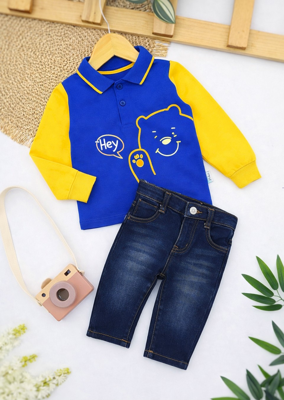 Bluza sa kragnom i farmerice za dečake