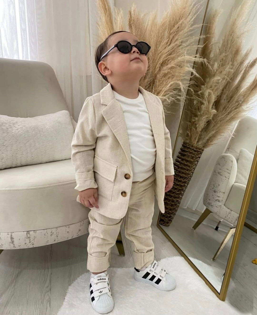 Svečani trodelni komplet za dečake – bež sako, pantalone i bela majica