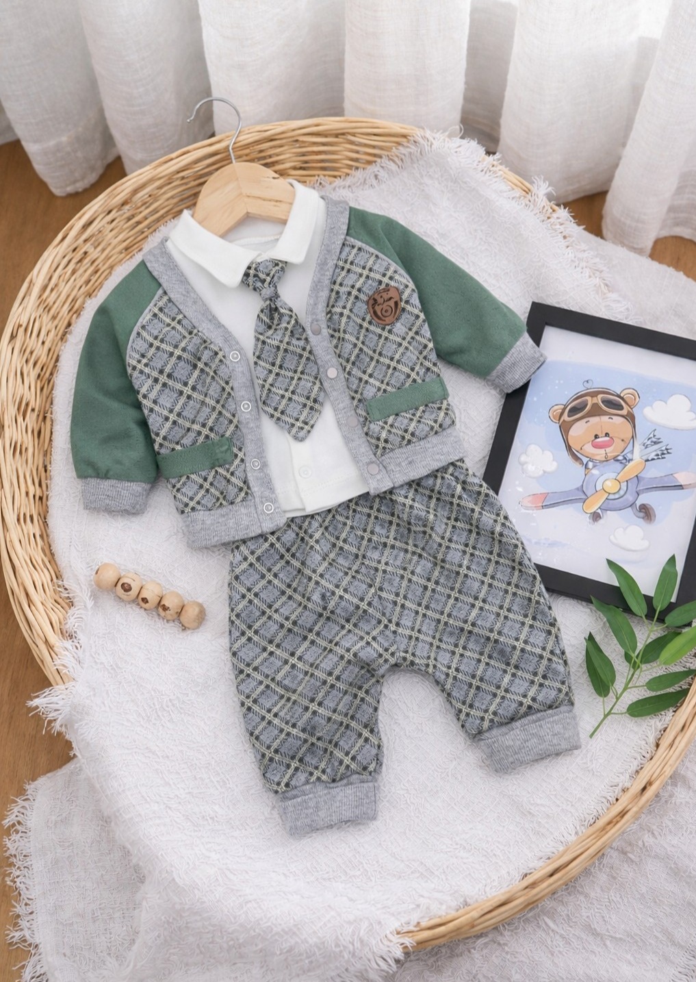 Četvorodelni elegantni set za bebe dečake – bluzica, pantalone, duks sako i kravata
