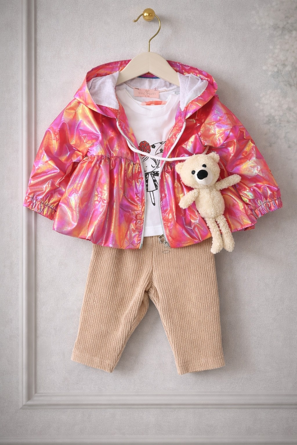 Trodelni komplet za bebe devojčice – pink jaknica, bluza, bež pantalone