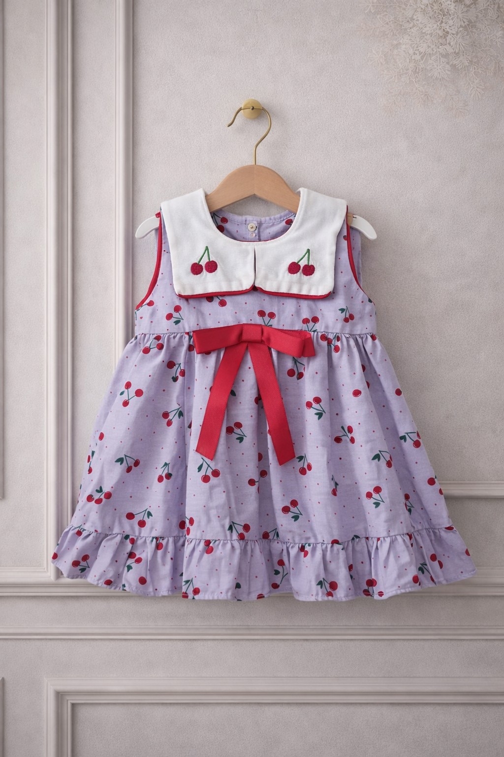 Ljubičasta haljina sa višnjicama