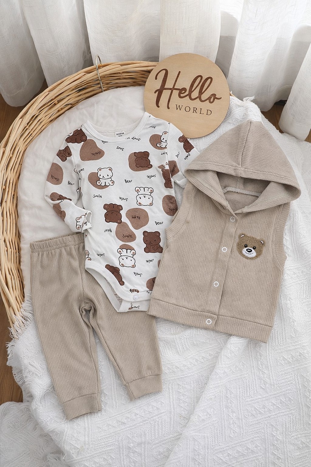 Pamučni set za bebe sa medom – bodi, prsluk i pantalonice