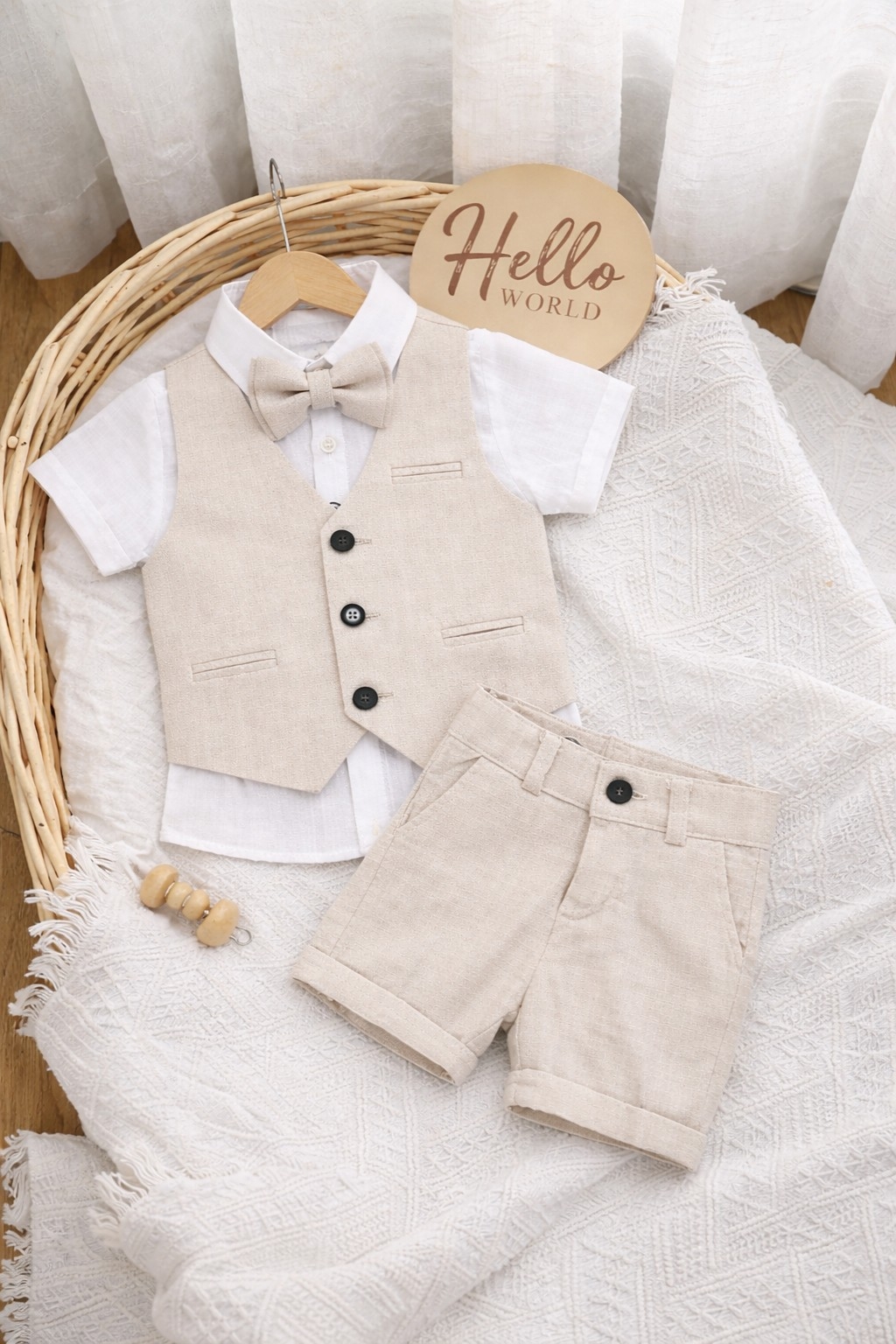 Svečano letnje odelo za dečake – košulja, prsluk, šorts i leptir mašna (bež)