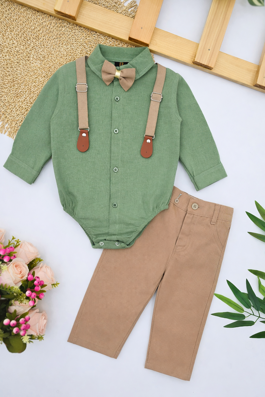 Elegantni set za bebe dečake sa bodićem, tregerima i pantalonama