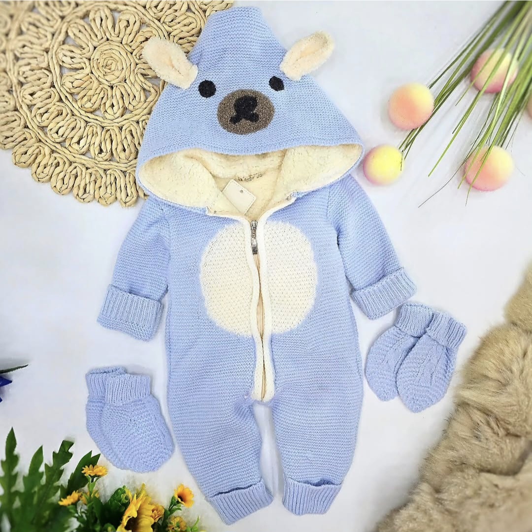 Pleteni skafander za bebe sa kapuljačom, žiraficom, papicama i rukavicama