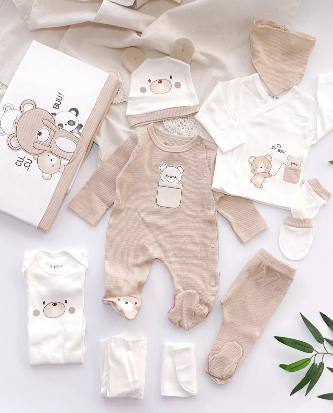 Desetodelni set za bebe u kutiji – Sve za izlazak iz porodilišta i prve dane