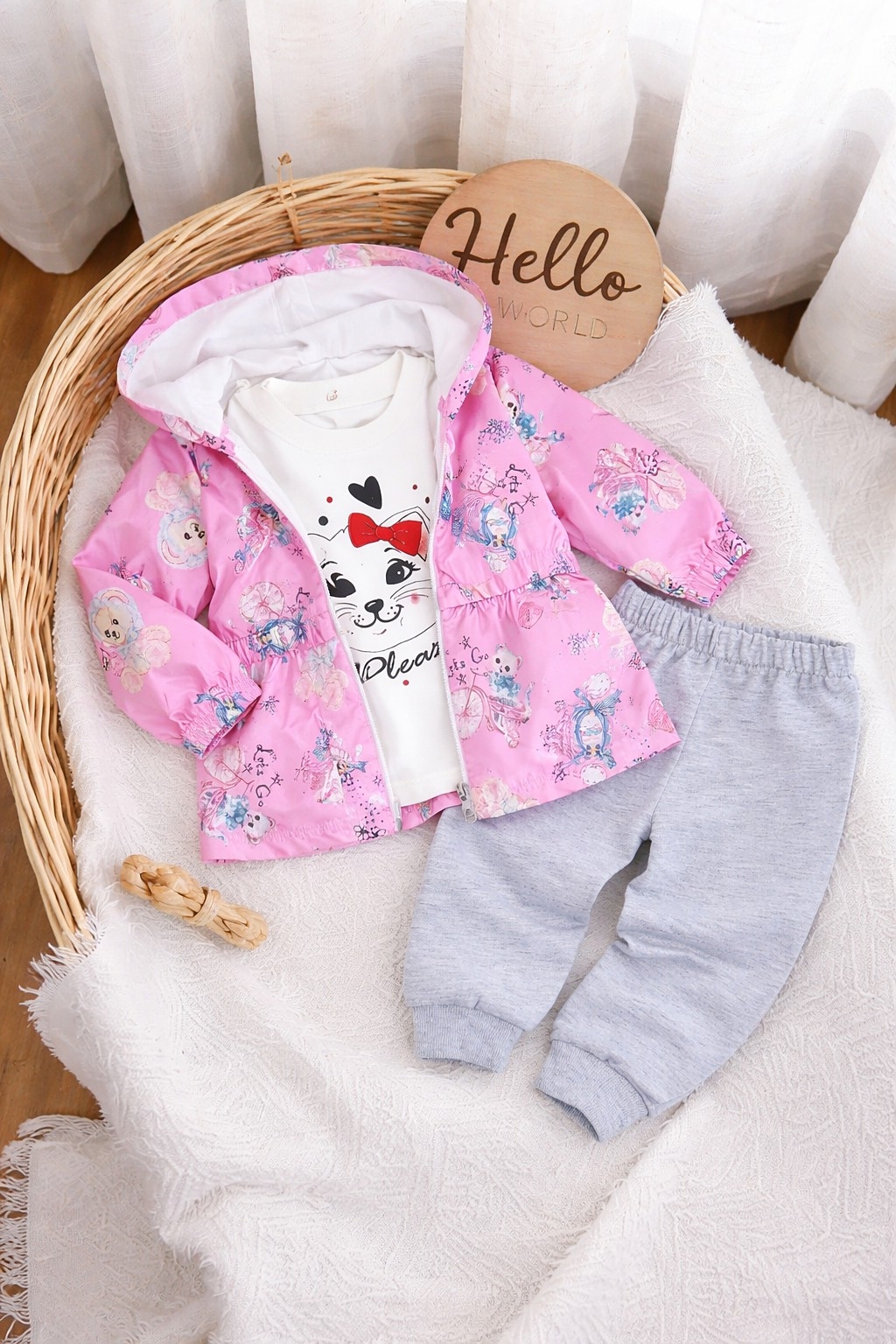 Prolećni set za bebe devojčice - šuškavac jaknica, bluza i pantalone