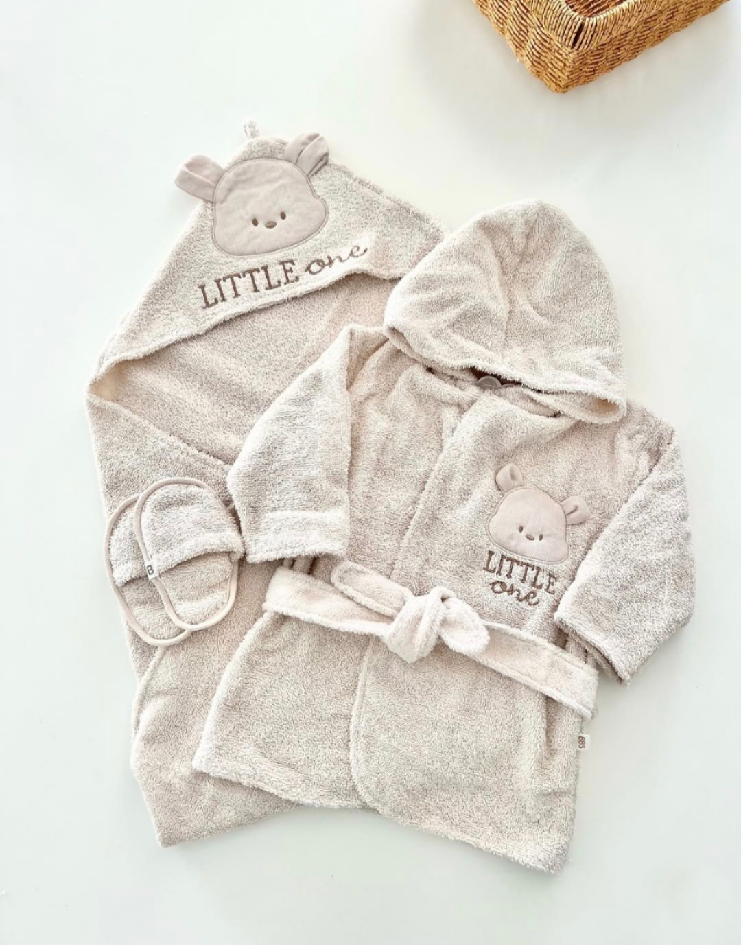 Set za kupanje za bebe u kutiji – bademantil, peškir i papuče Little One