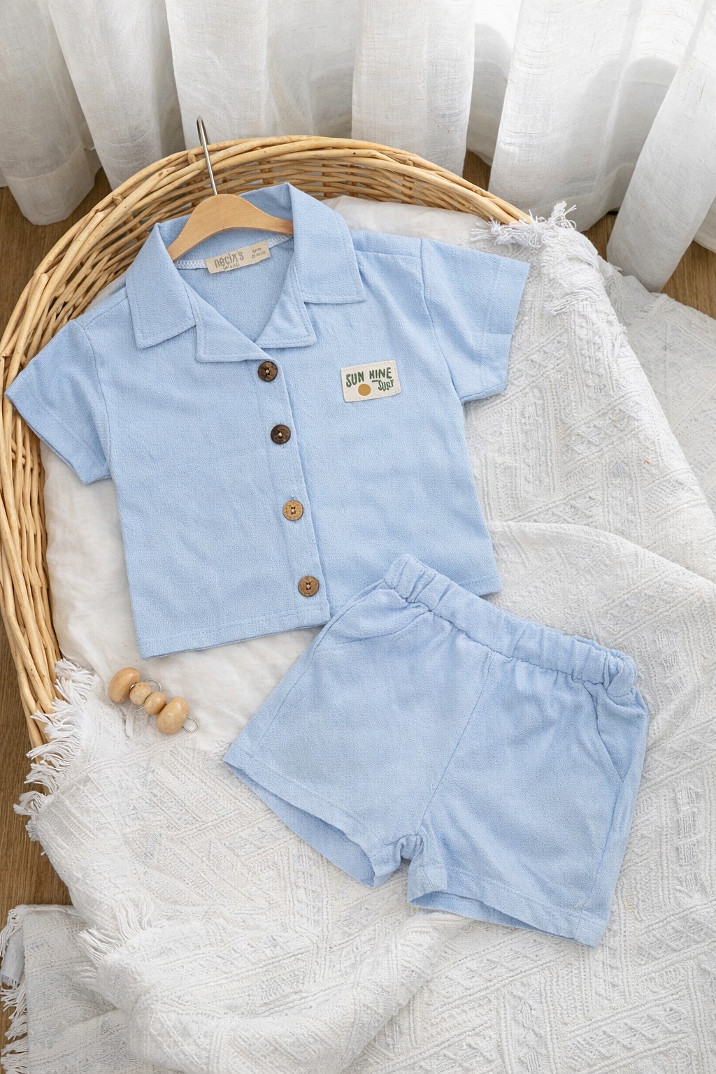 Letnji bebi set za dečake – plava košuljica i šorts