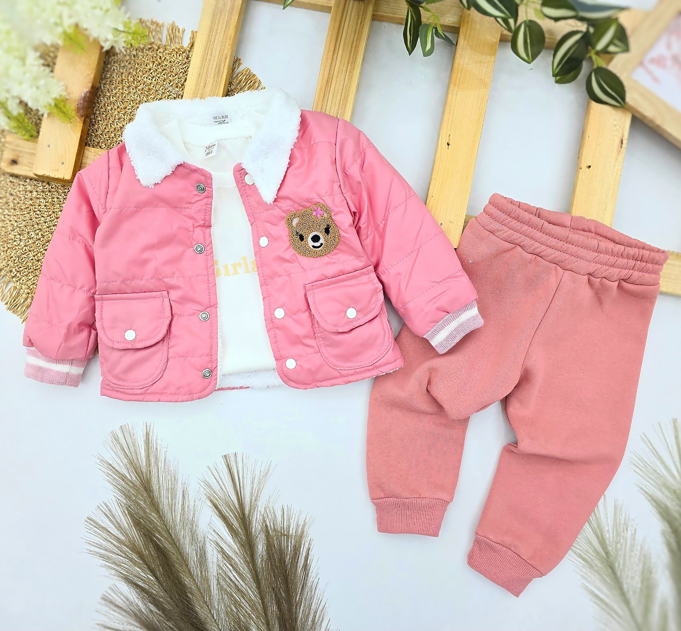 Komplet za bebe devojčice – šuškava jakna sa krznom, bluzica i donji deo trenerke