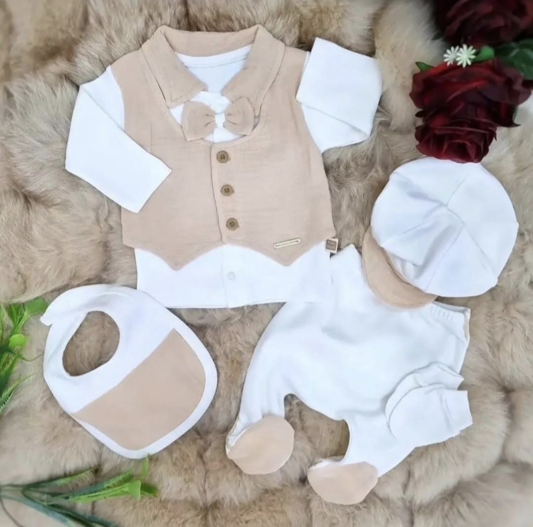 Elegantni set za novorođenče u belo-bež kombinaciji