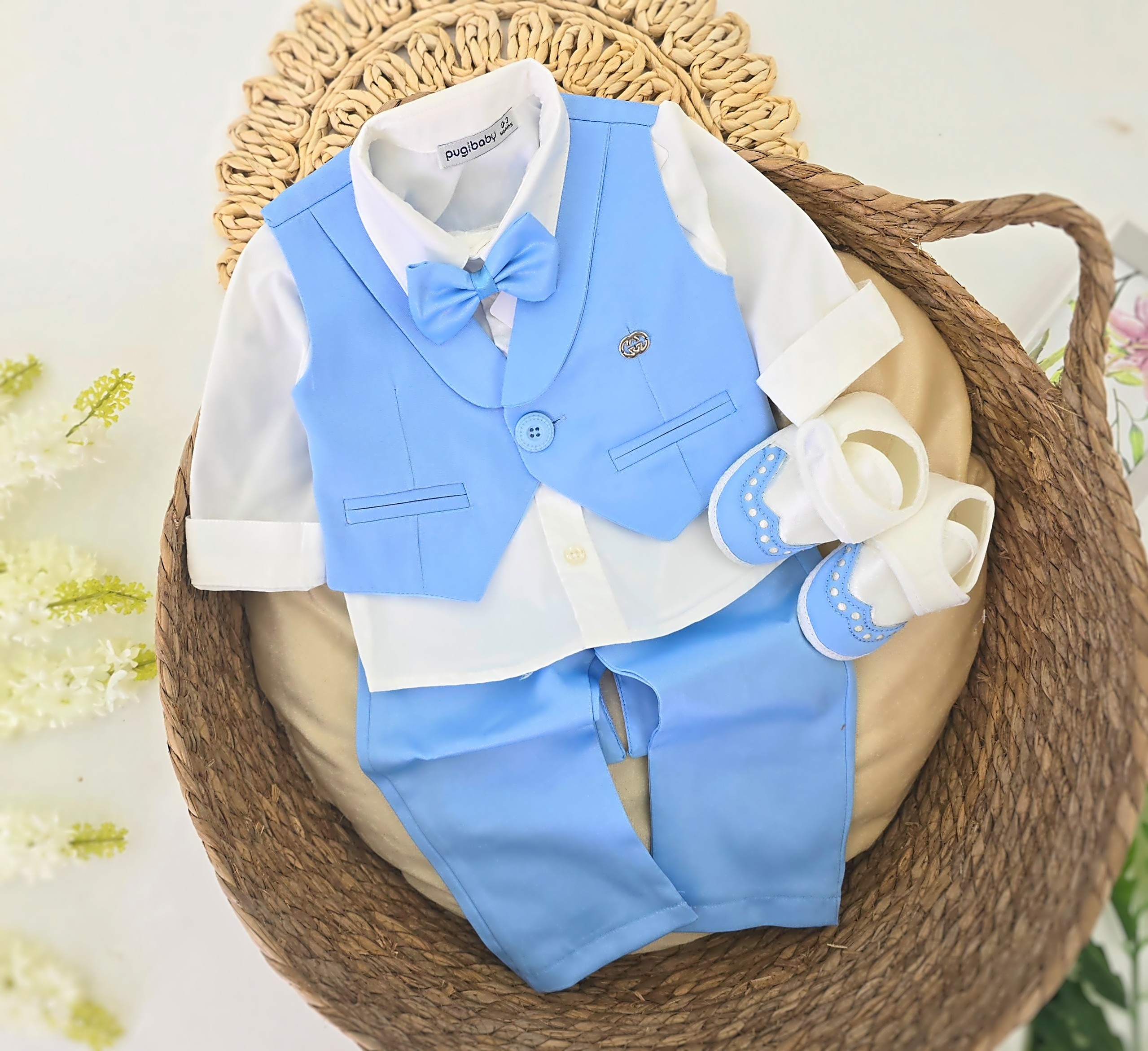Svečani Komplet za Bebe Dečake – Plavi Prsluk, Leptir Mašna, Košuljica, Pantalonice i Cipelice Svečani Komplet za Bebe Dečake – Plavi Prsluk, Leptir Mašna, Košuljica, Pantalonice i Cipelice