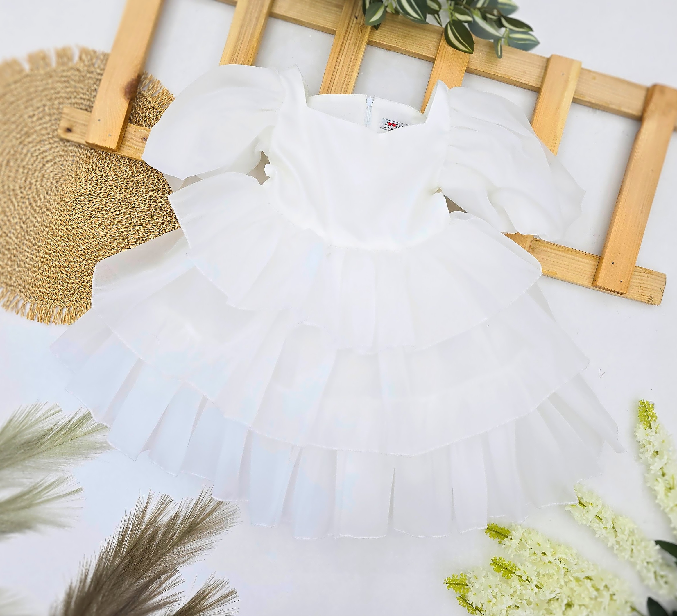 Bela svečana haljina za devojčice – Sa mašnom pozadi