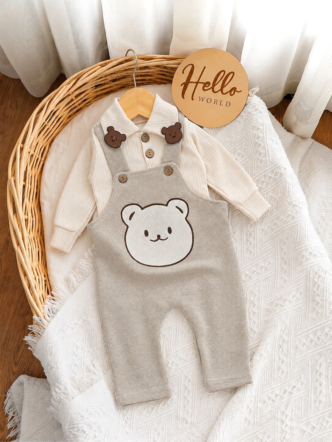 Bež set sa medom za bebe – kombinezon i bluzica sa kragnom