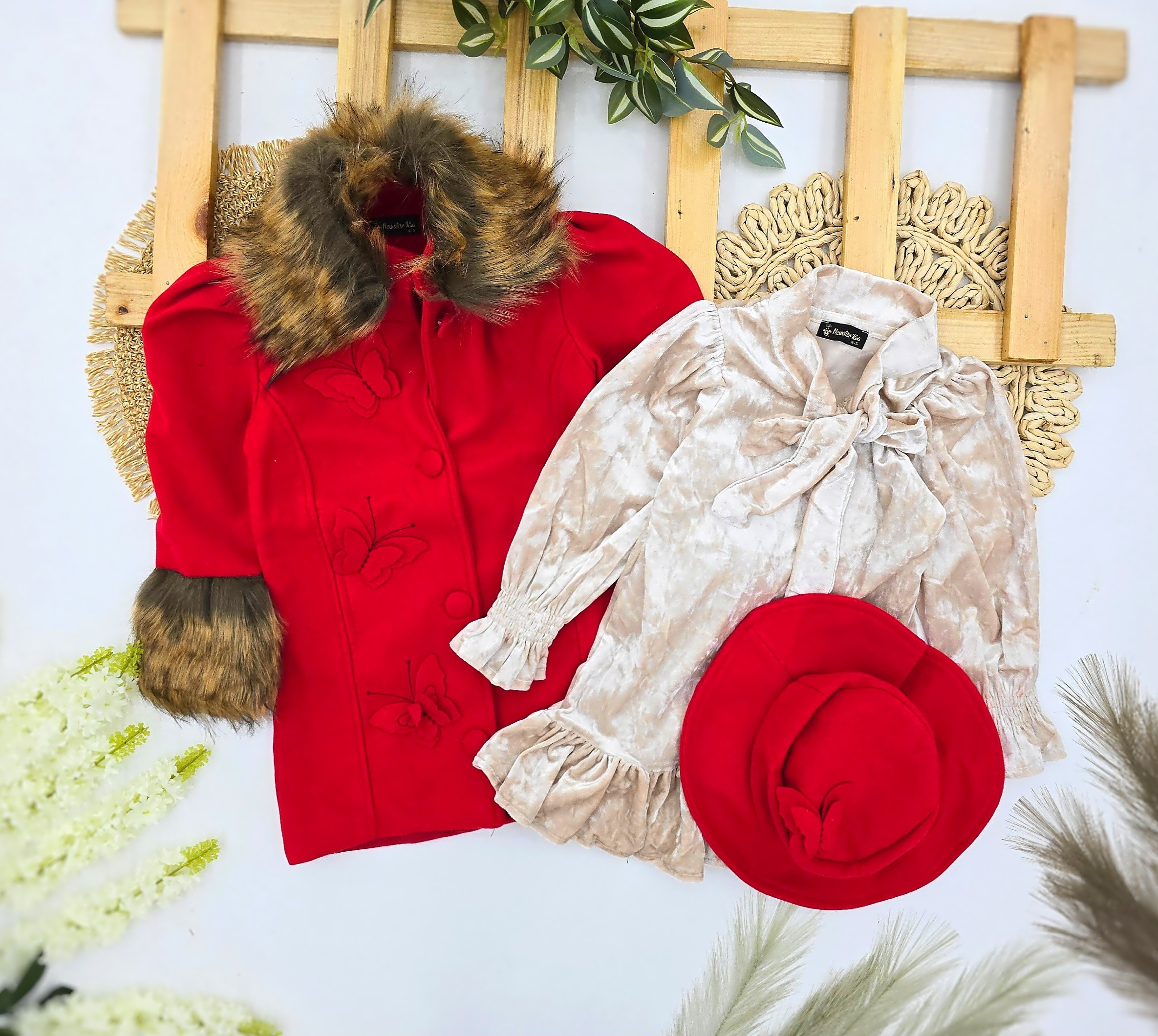 Set za devojčice- Crveni kaput, haljina i šeširić sa leptirićima