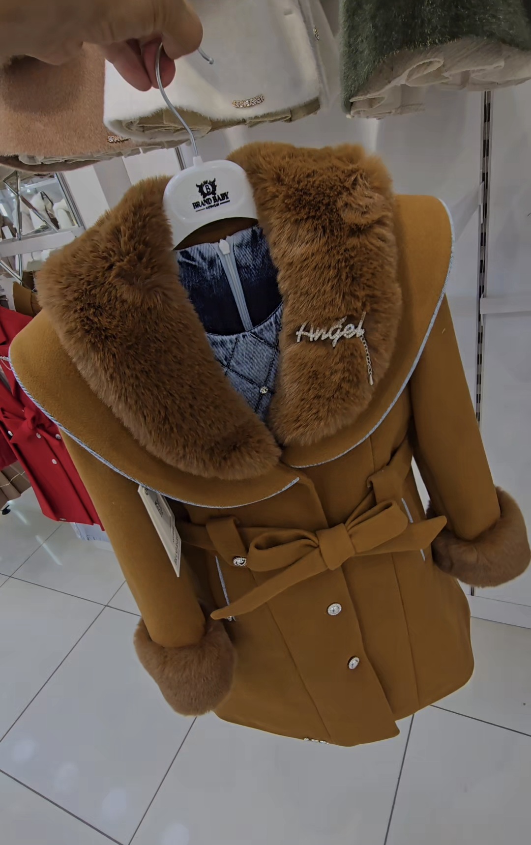 Luksuzni komplet za devojčice – Kaput sa krznom i teksas haljinica