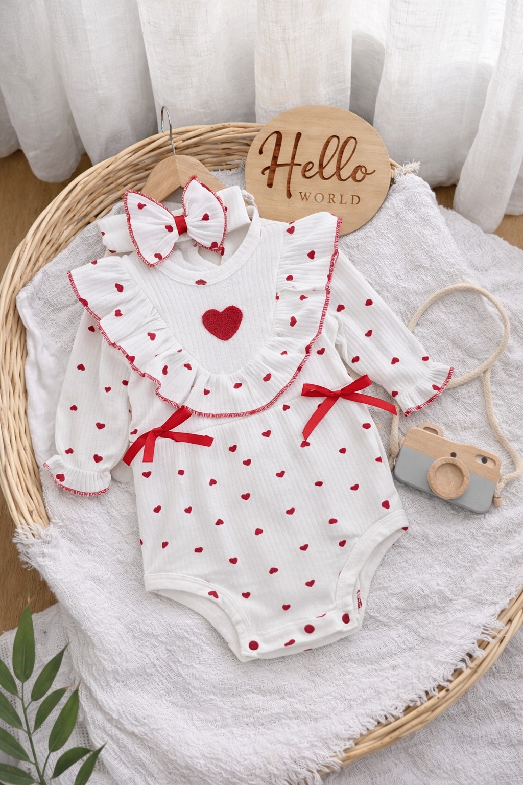 Bodi sa srcima i traka za glavu