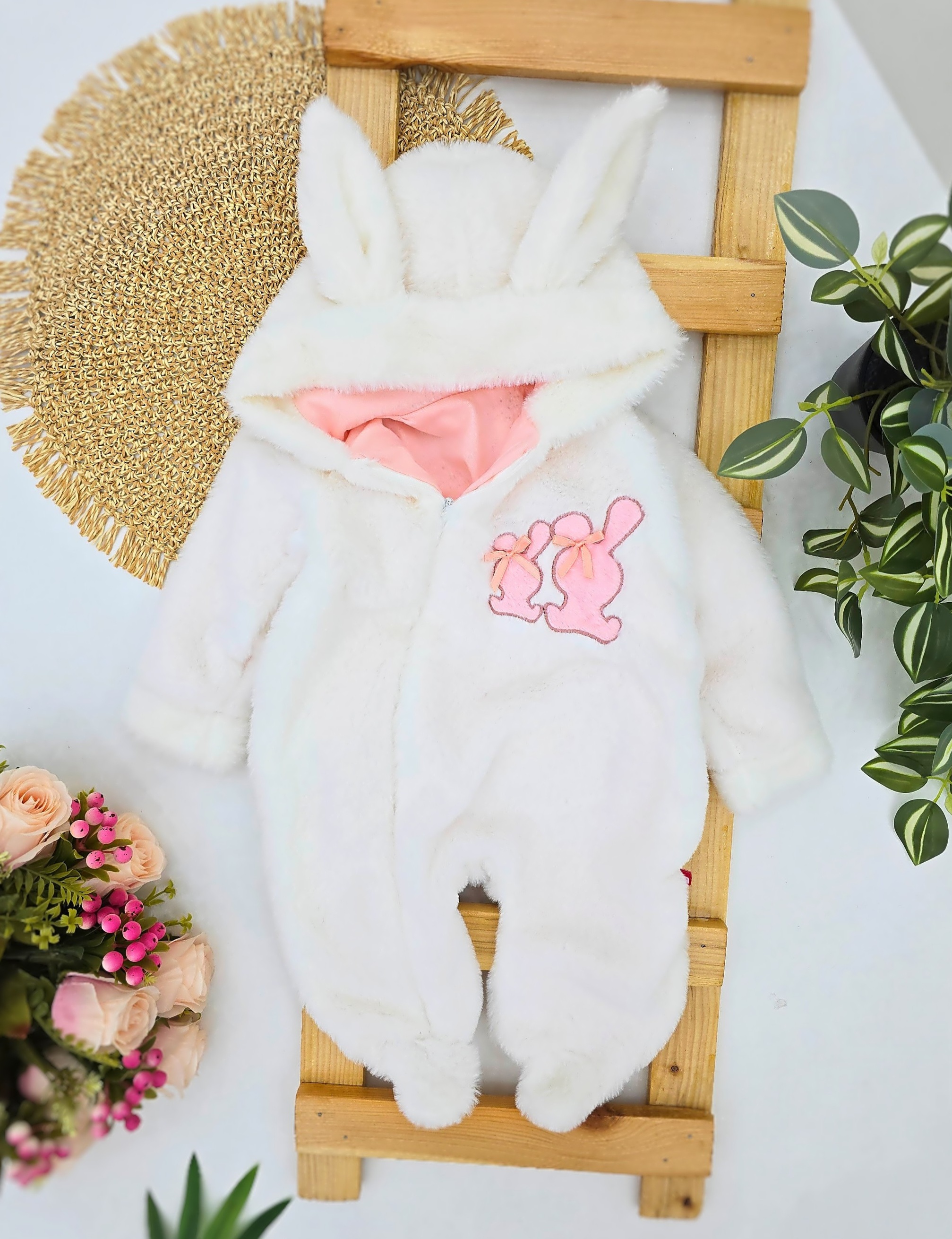 Beli krzneni skafander - Zeka