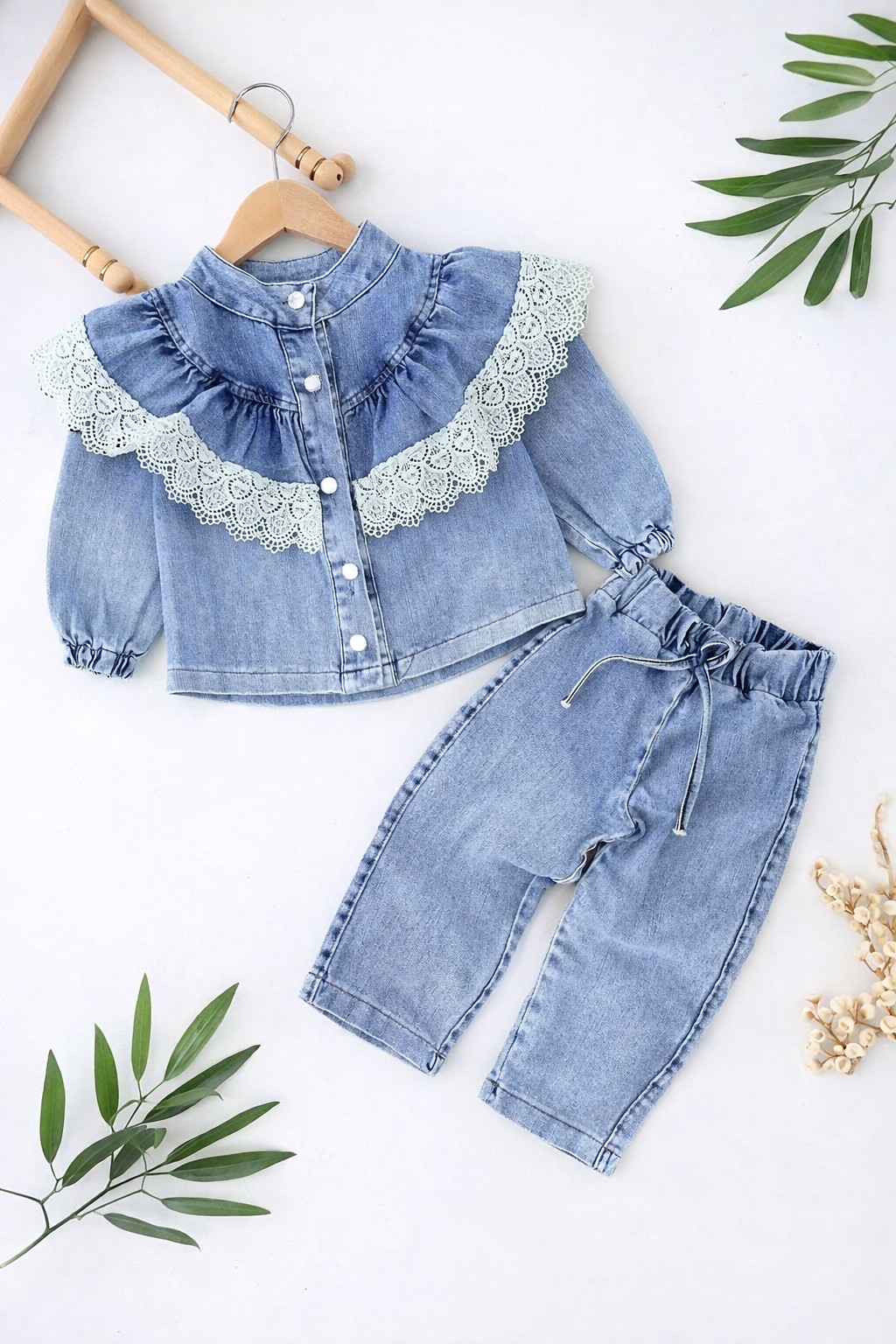 Dvodelni Komplet za Devojčice – Teksas Košulja na Zakopčavanje i Farmerice