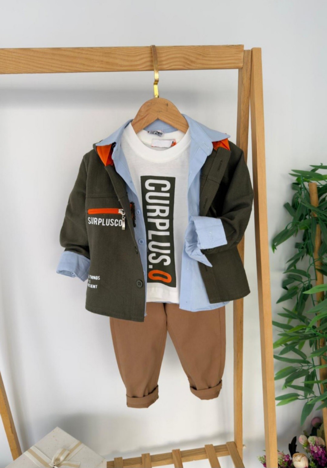 Četvorodelni komplet za dečake – maslinasto zeleni