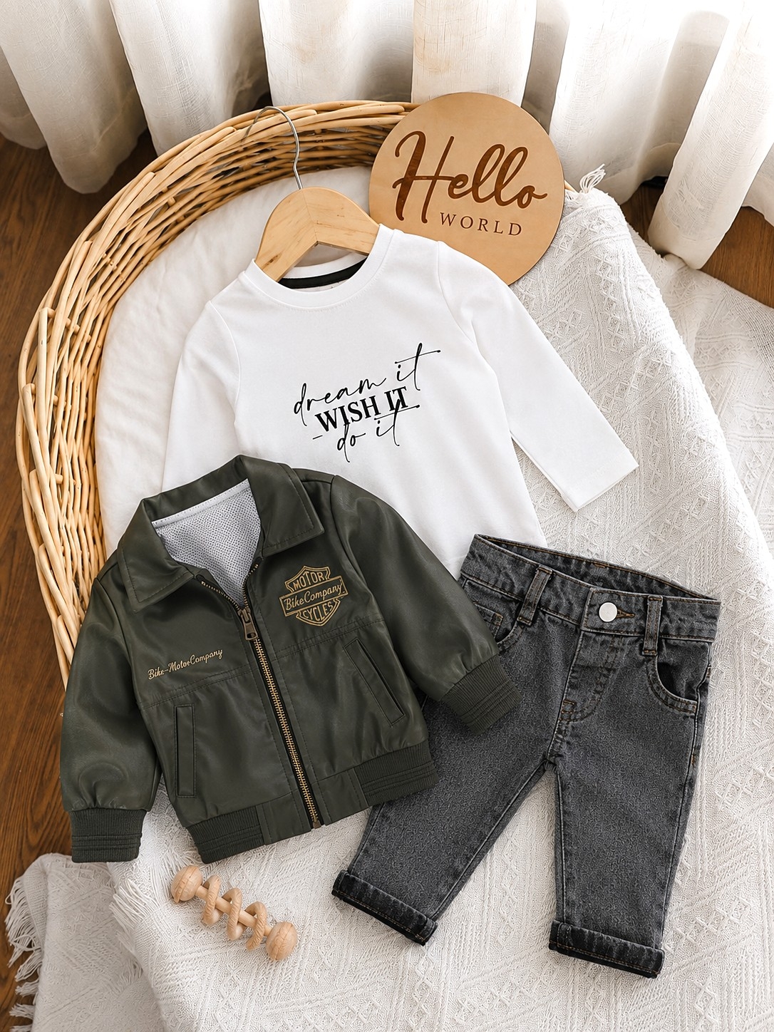 Jesenji set za bebe dečake – jakna od eko kože, bluza i farmerice