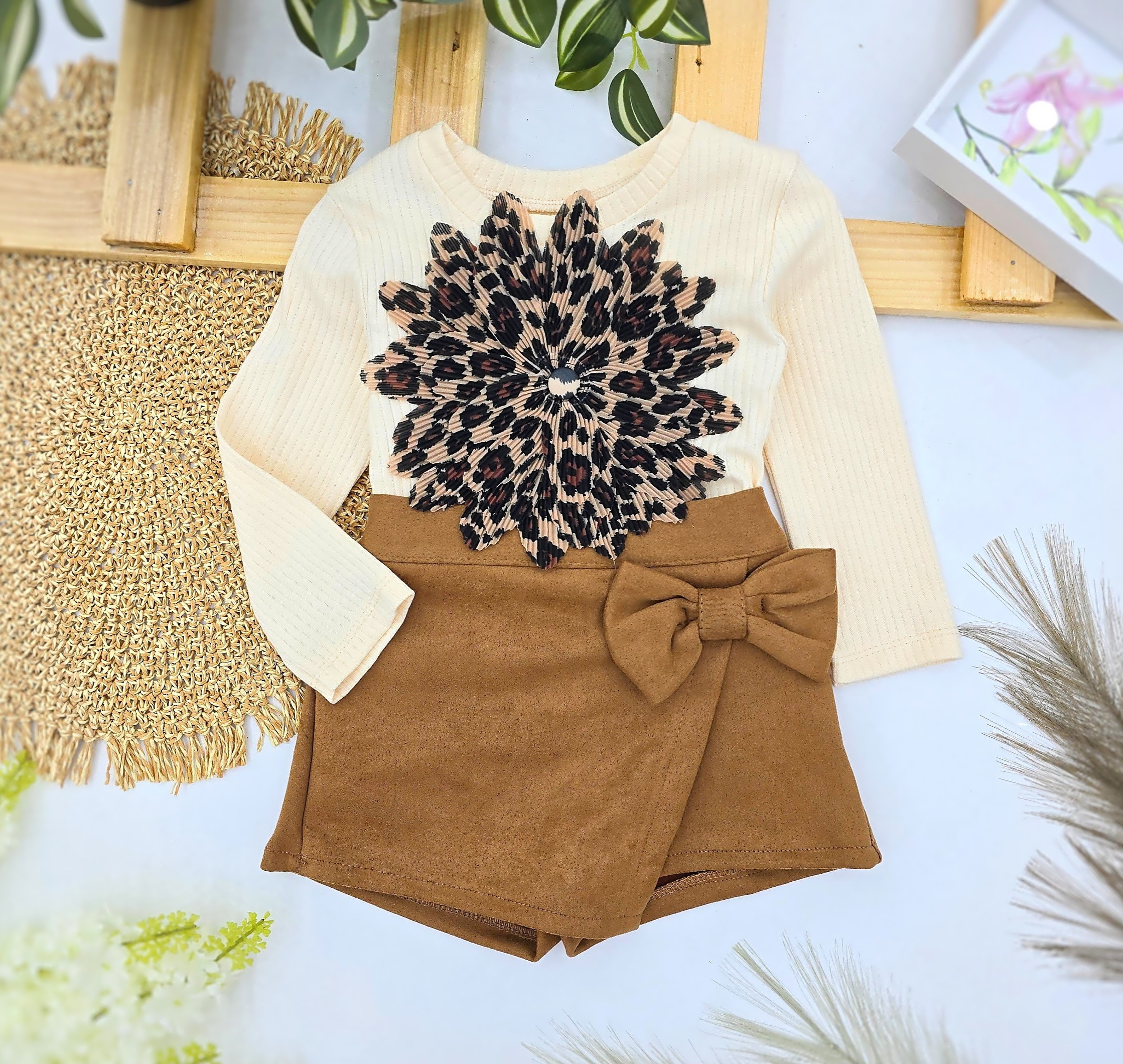 Komplet za devojčice – bluzica i šorts suknjica od velura